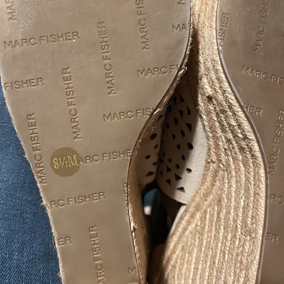 •MARC FISHER•TAN CUT OUT PERFORATED ESPADRILLE PLATFORM WEDGES SIZE 8.5 EUC - Picture 13 of 13